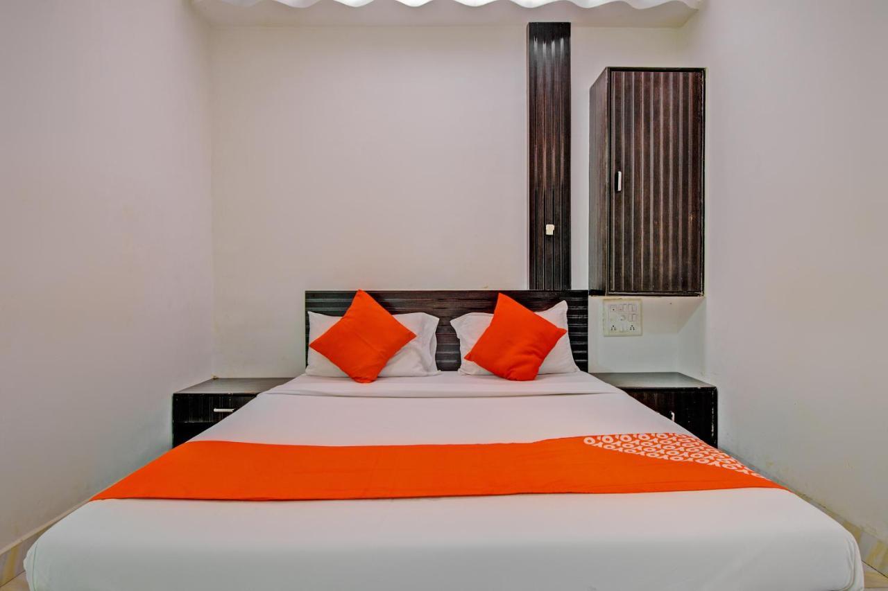 Oyo 76486 Silver Moon Mumbai  Buitenkant foto