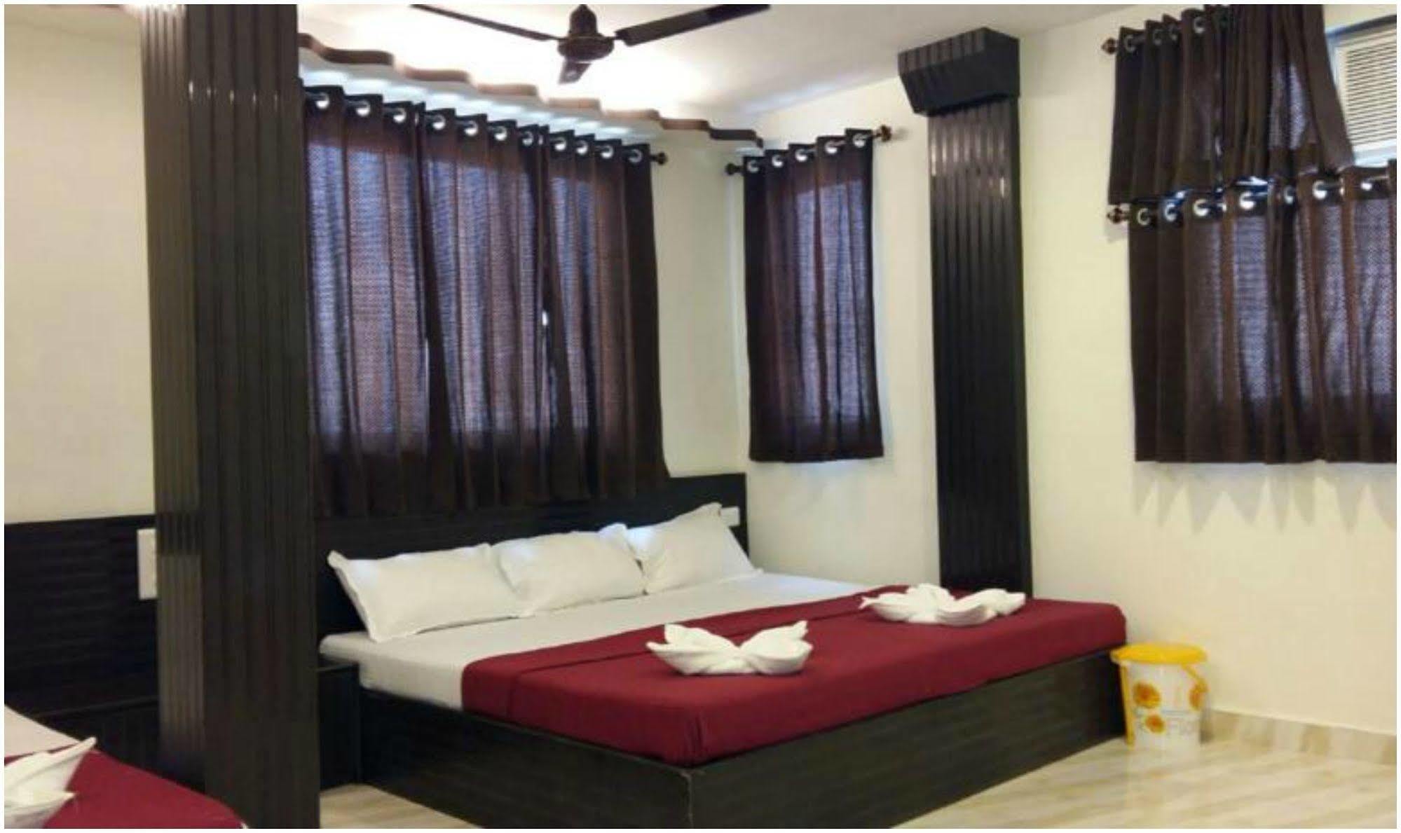 Oyo 76486 Silver Moon Mumbai  Buitenkant foto